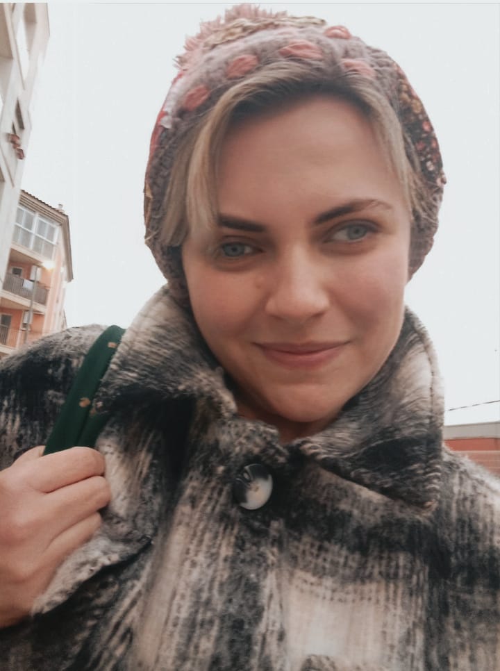 Volumul bilingv „Butonul de panică”,  autor Gela Enea, traducere în limba spaniolă Laura Cătălina Dragomir