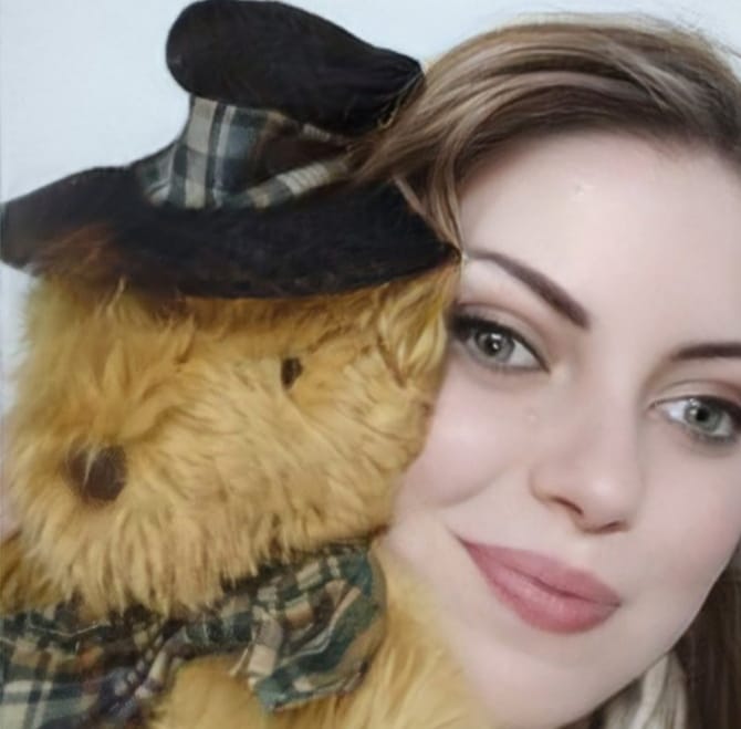 Laura Cătălina Dragomir: „Oriunde va fi o poveste, voi încerca și eu să fiu ca s-o spun!”